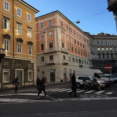 B&B Porto Vecchio ROOMS - Stazione Centrale Trieste-2