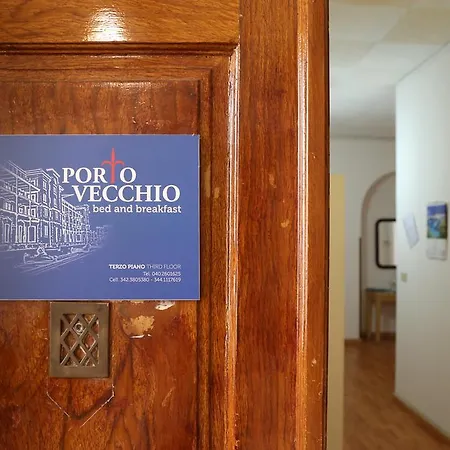B&B Porto Vecchio ROOMS - Stazione Centrale Trieste-3